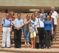 Don Luigi Valentini con un gruppo di Brasiliani