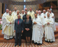 Massimo con i genitori e i confratelli