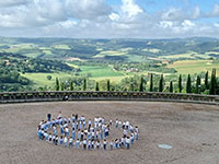 Bambini elementari Collevalenza in piazza